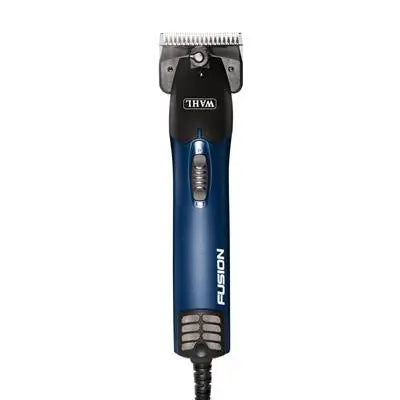 Tondeuse pour chevaux Fusion de Wahl. Tonte longue ou intensive. Garde les lames froide pour une utilisation en continu. Vendue chez Fouiloux Fontainebleay