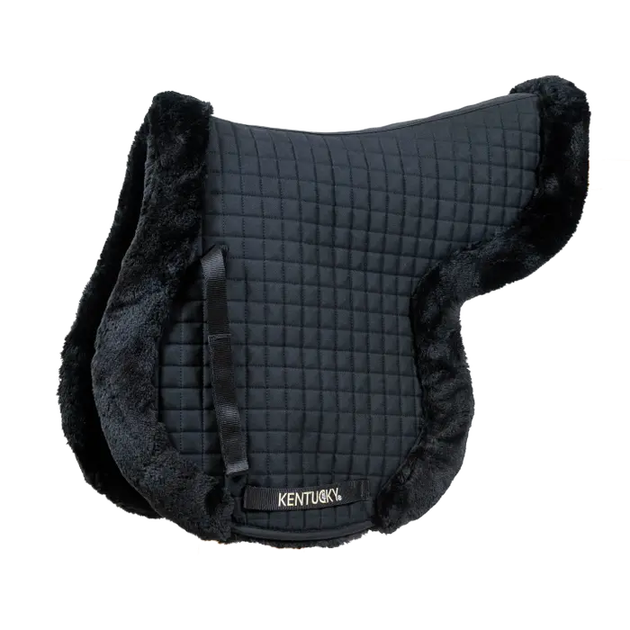 Kentucky Tapis de Hunter pour cheval. Noir en peau de mouton vegan. Idéal saut d'obstacle et concours de hunter. vendu par sellerie Fouilhoux.
