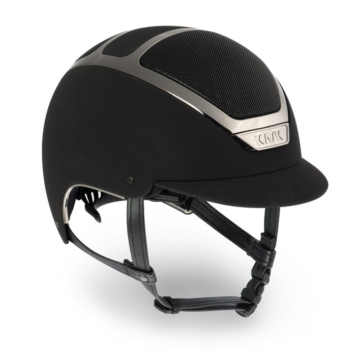 Bombe Kaska Dogma Chrome Retrouvez toute la collection Kask sur Sellerie Fouilhoux Fontainebleau. Conctactez-nous pour toute question. Noire et Argent. Aération de la tête. Légèreté et proction pour la tête des cavaliers.