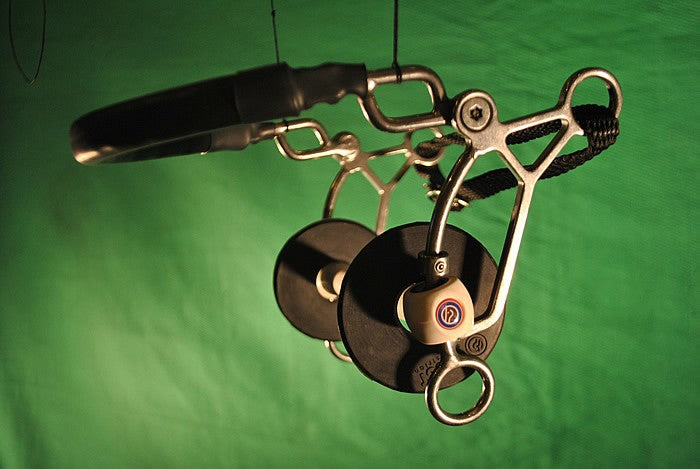 Hackamore TRUST mors branches courtes et nez semi-rigide canon résine souple ajustable