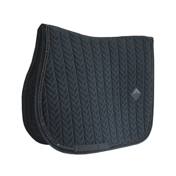 Kentucky tapis velvet pearls jumping - tapis Velours CSO de Kentucky avec un liseré brillant autour pour encore plus de chic et d'originalité. Couleur noire.