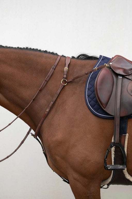 Collier de Chasse à pont pour maintien de la selle sur le dos du cheval. Stabilité parfaite et réglages sur 4 points. Marque HVN. Cuir de Haute Qualité. Vendu par Fouilhoux Fontainebleau. 