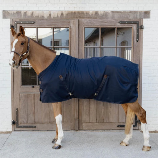 Couverture chemise d'écurie pour cheval, 0g de chez Kentucky Horseware, modèle classique. Couleur bleue marine. Design élégant, vendu par Fouilhoux Fontainebleau