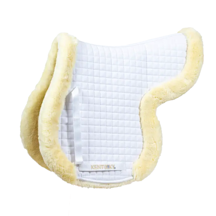 Kentucky Tapis de Hunter  pour cheval. Blanc en peau de mouton vegan. Idéal saut d'obstacle et concours de hunter. vendu par sellerie Fouilhoux.